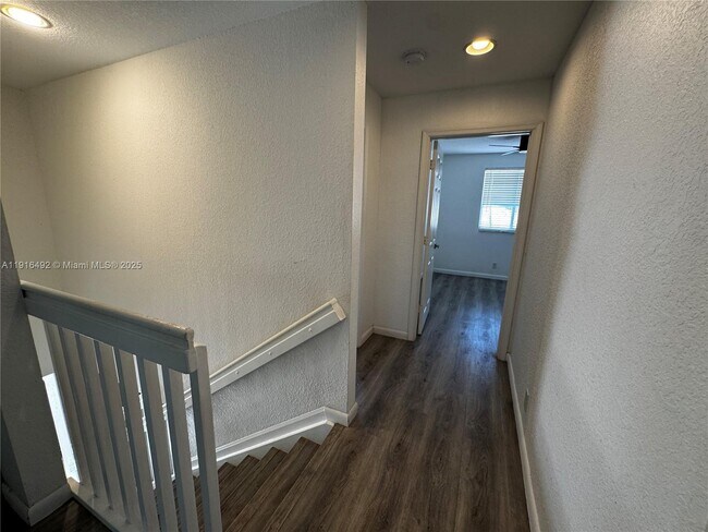 Building Photo - 1007 Bamboo Ln