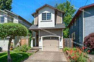 Building Photo - Amazing Eastmoreland Home Near Sellwood wi...