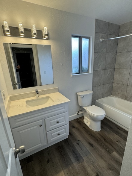 Building Photo - 1807 Crestwood Ave