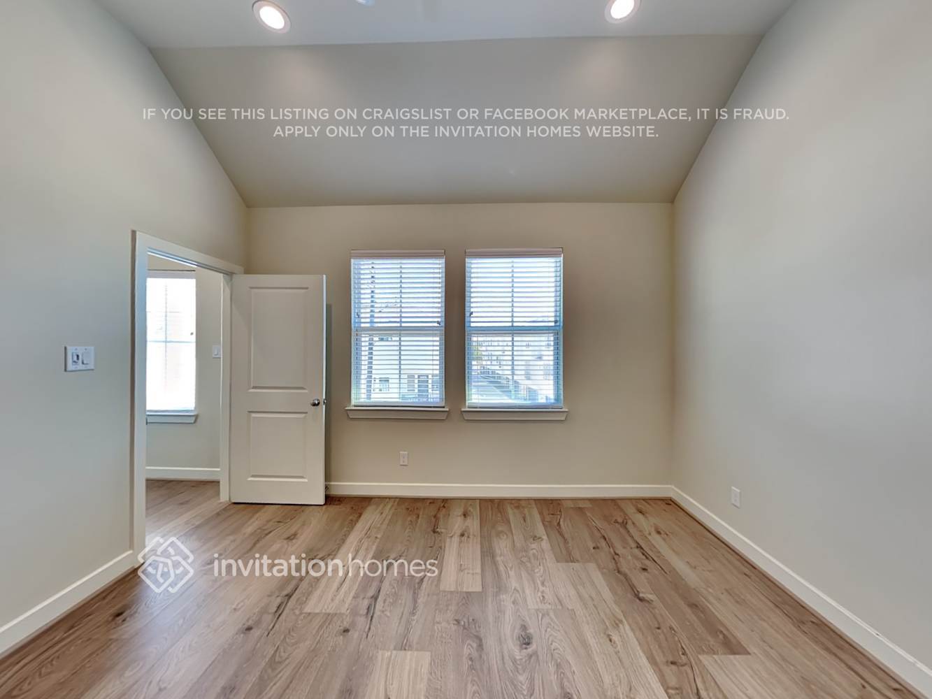 Building Photo - 709 Carriage Knls Dr