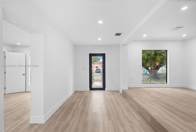 Building Photo - 4746 NW 10th Ave