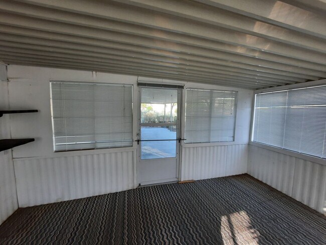 Building Photo - 2 Bedroom/2Bath Mobile home with Arizona Room and Fully Fenced Yard.