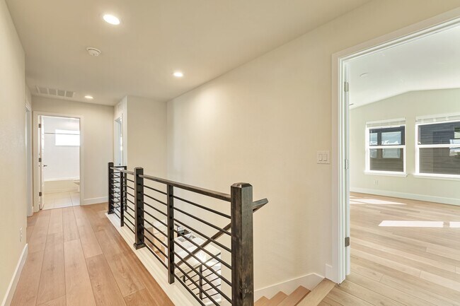 Building Photo - 394 Blackfoot St