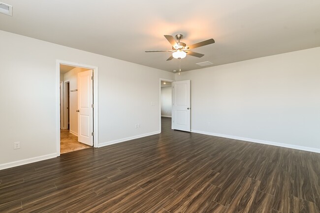 Building Photo - 100 Percheron Dr