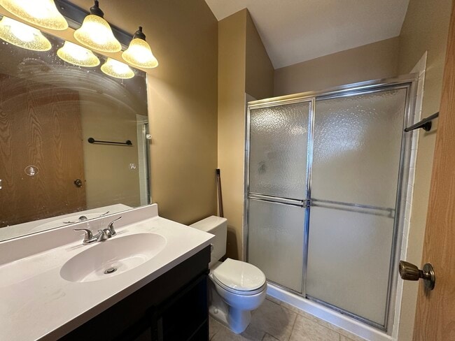 Building Photo - 535 Le Parc Cir