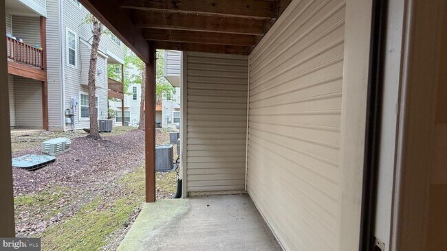 Building Photo - 23227 Roberts Tavern Dr