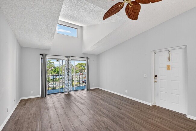 Building Photo - 812 Sky Pine Way