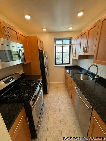 Building Photo - 60 Brattle St