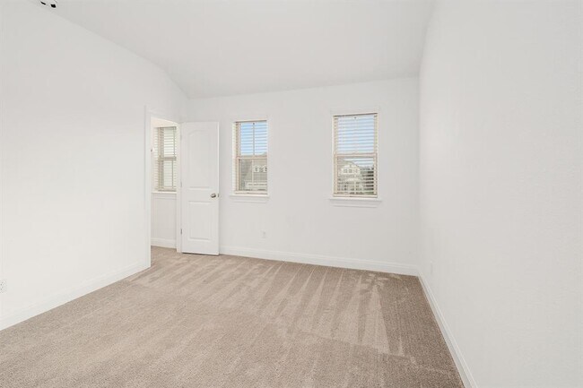 Building Photo - 113 King Thistle Ct