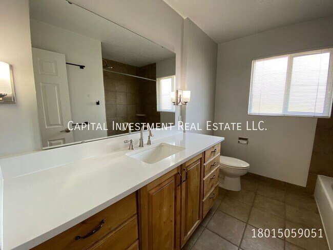 Building Photo - 2626 S 1700 E