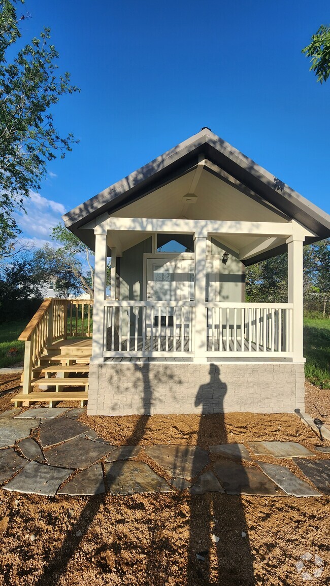 Building Photo - 5677 FM 1516 N
