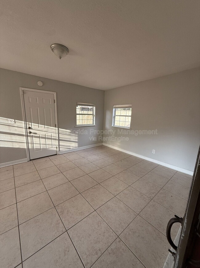 Building Photo - 820 Sutter Loop