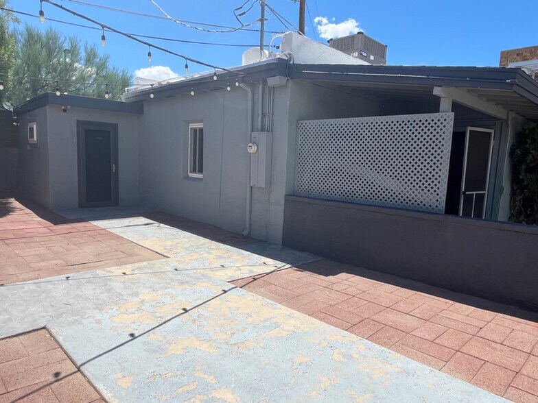 Building Photo - 3560 E Cody St