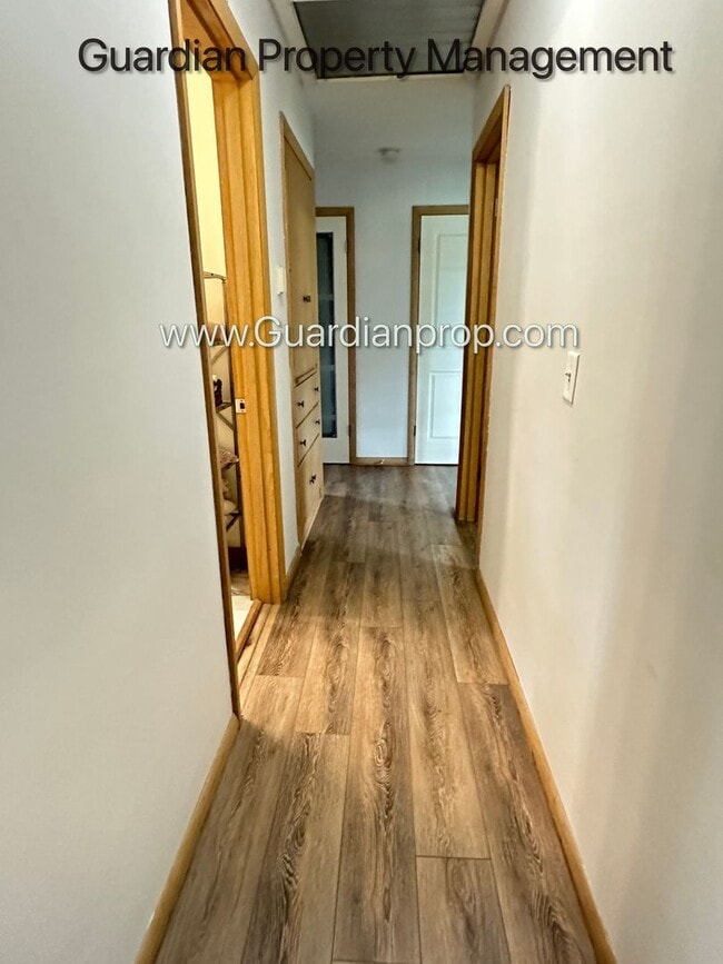 Building Photo - 3050 Glenden Terrace