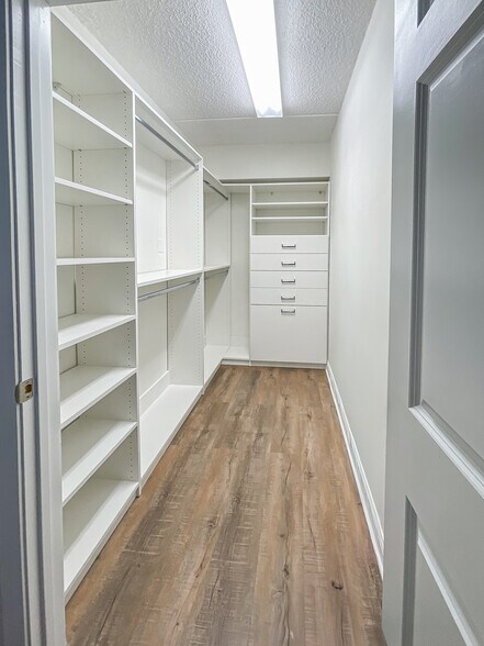 Building Photo - 750 Pearson St