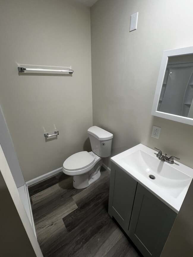 Building Photo - 551 N Lee Ave