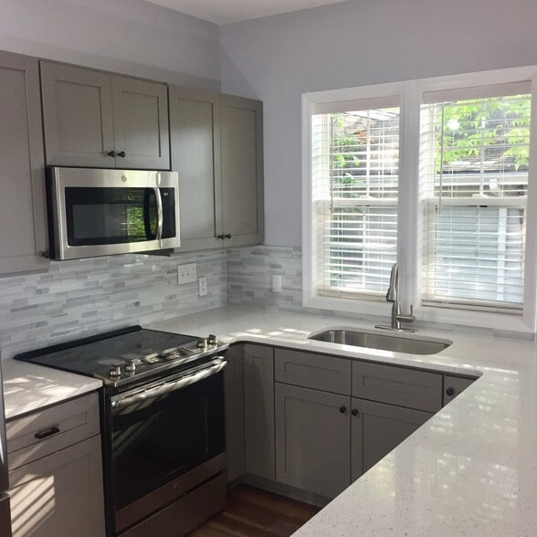 Kitchen 1 - 1707 Oxmoor Rd