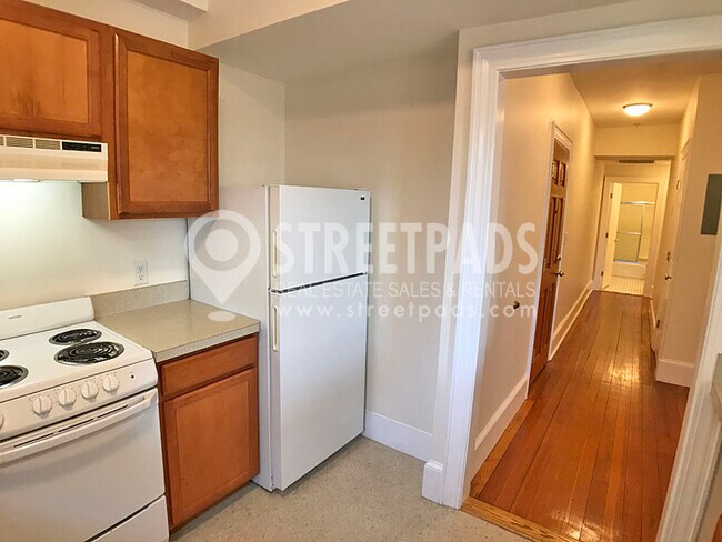 Building Photo - 881 Massachusetts Ave