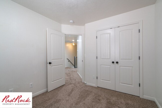 Building Photo - 3 Bedroom Two-Story Home Near Scenic Trails