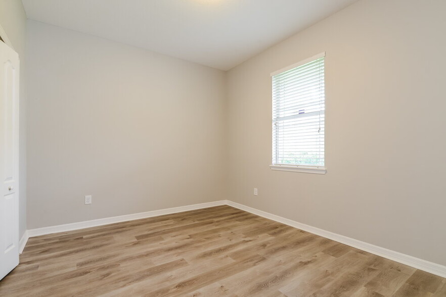 Building Photo - 567 19th St NW