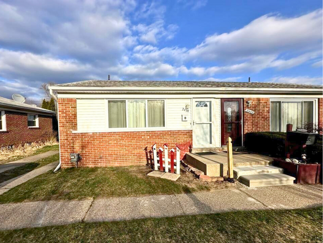 Primary Photo - 2439 Stieber St