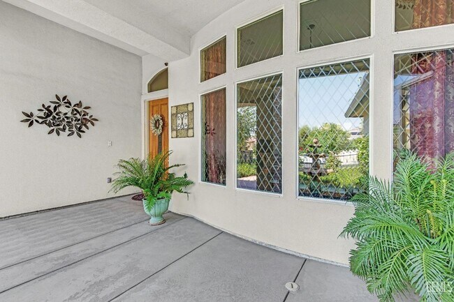 Building Photo - Brighton Estates Luxury 4-Bedroom Home wit...