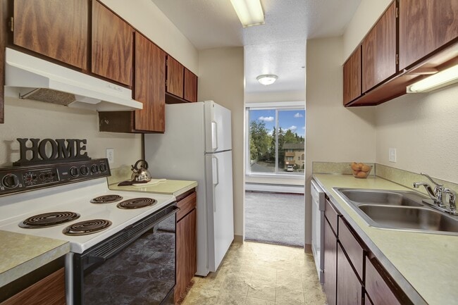 Building Photo - Castle Apartment Homes