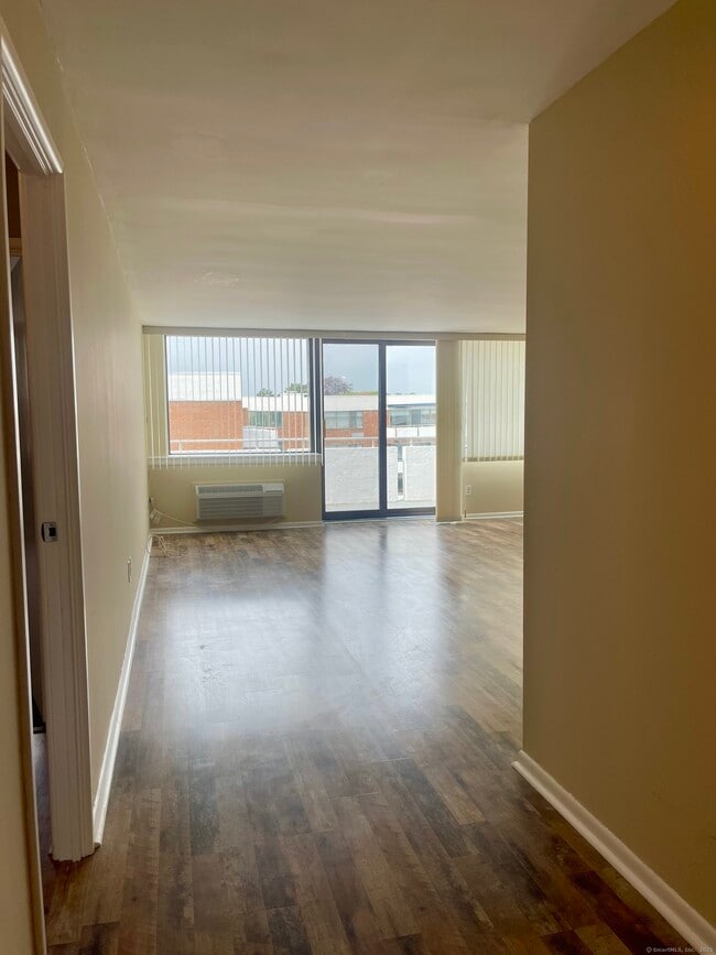 Building Photo - 50 Birdseye St