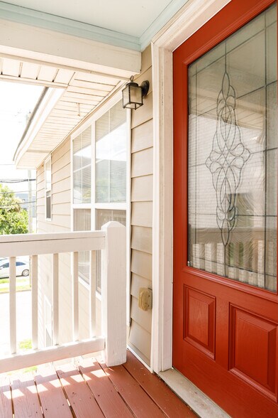 Building Photo - 116 America St