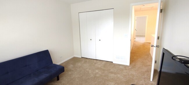 Building Photo - 925 Mesa Dr