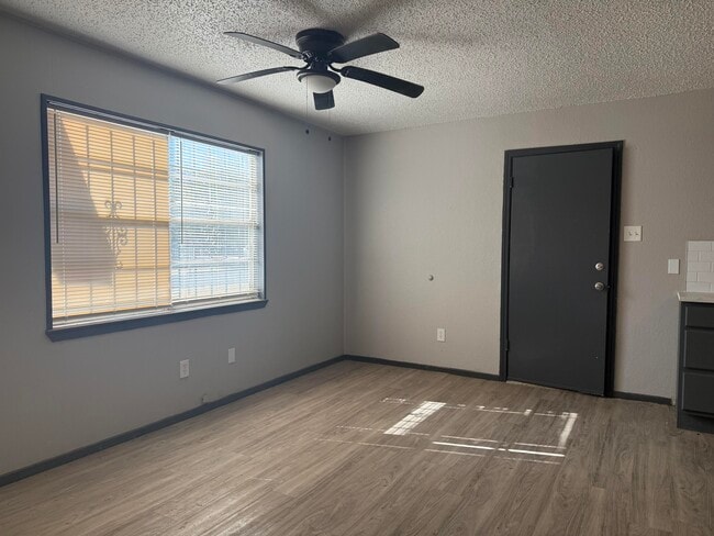 Building Photo - 1318 25th St