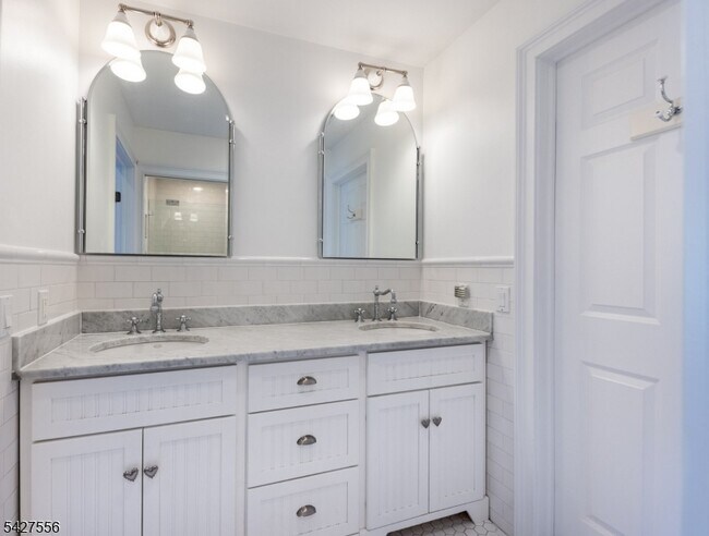 Building Photo - 7 Byron Rd