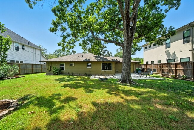 Building Photo - 1714 Parana Dr