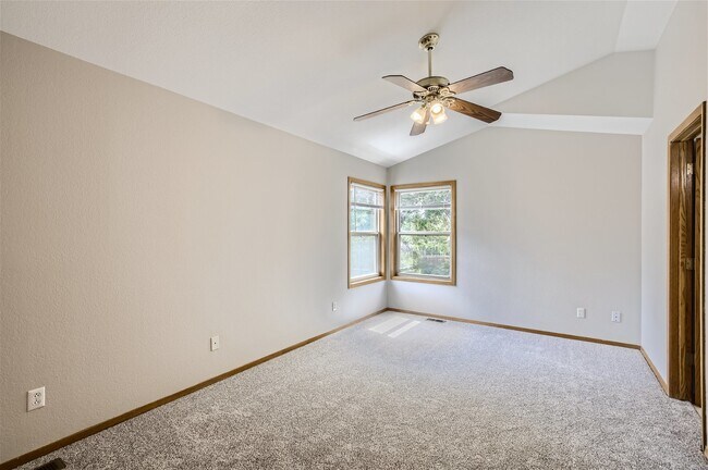 Building Photo - Spacious NW Longmont Home