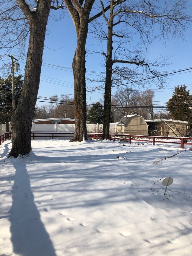 Building Photo - Coming soon! Bright and Spacious 4 Bedroom...