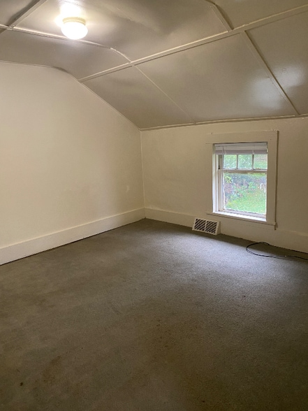 Building Photo - 213 Cunningham St