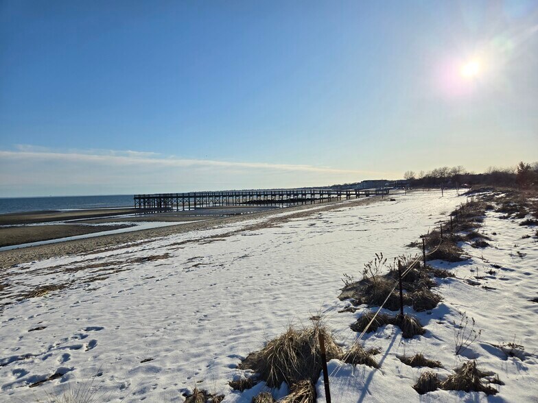 Building Photo - 32 Monroe St