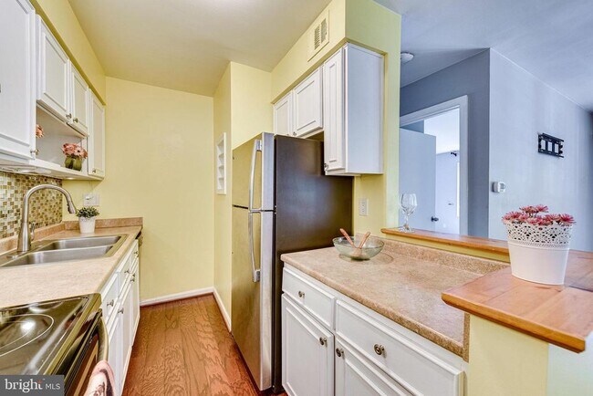 Building Photo - 5909 Prince James Dr