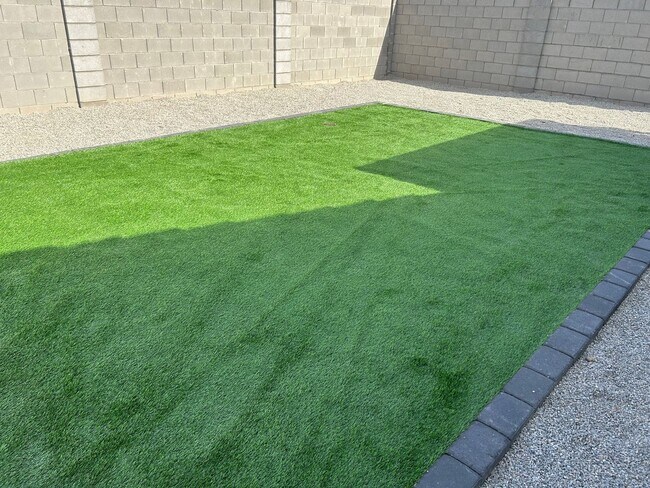 Building Photo - DESERT SANDS