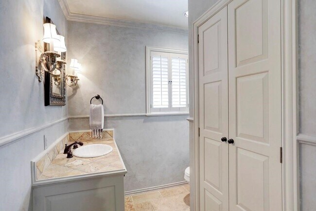 Building Photo - 5508 Candlewood Dr