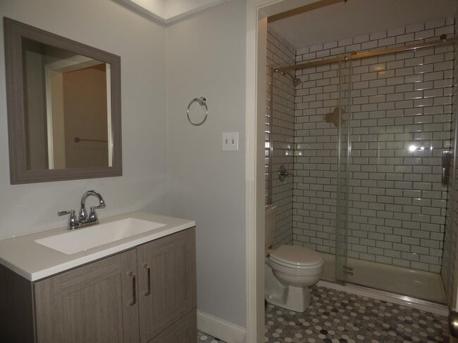 Building Photo - 1695 Belvedere Ct