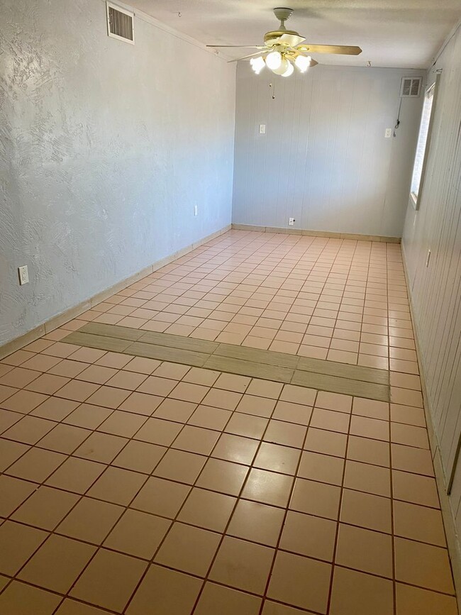 Building Photo - 3-Bedroom, 1.5 bath in Phoenix That’s read...