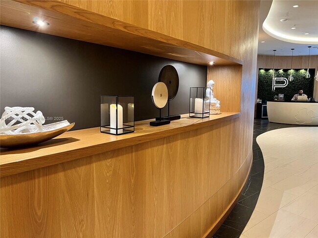 Building Photo - 851 NE 1st Ave