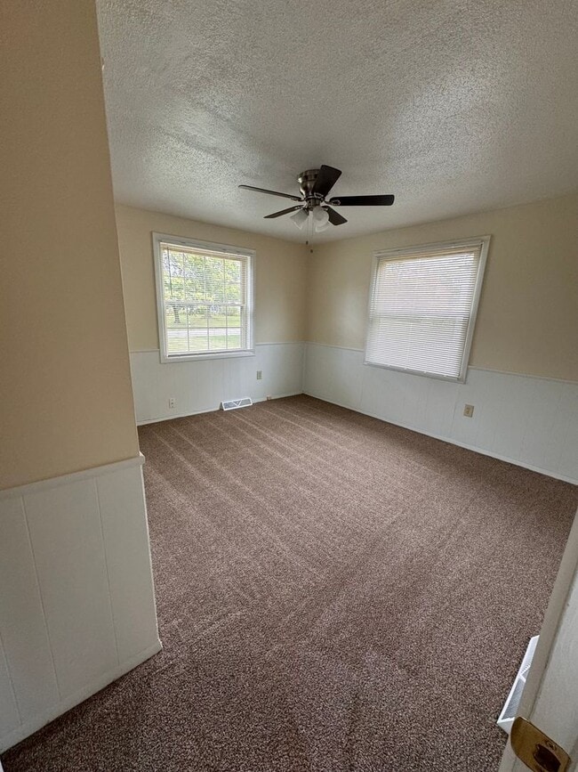 Building Photo - 597 Aurora Dr