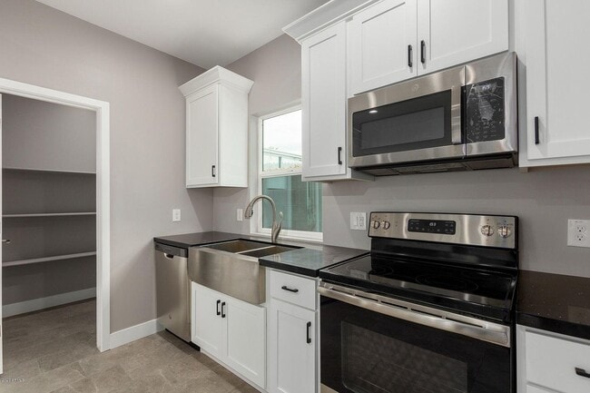 Building Photo - 2336 E Harvard St