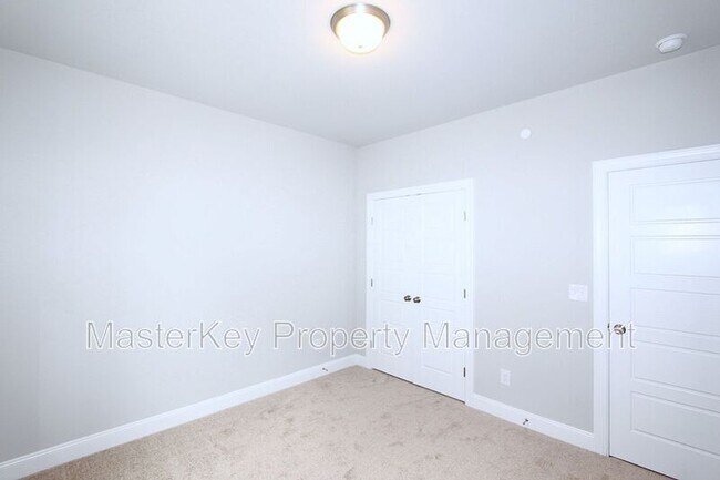 Building Photo - 170 Cotten Dr