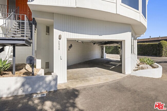 Building Photo - 3540 Berry Dr