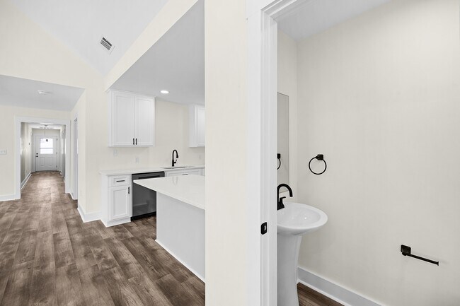 Building Photo - 135 Edgewood Ave