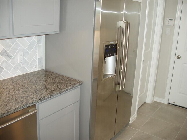 Building Photo - 210 Moon Dance Ct