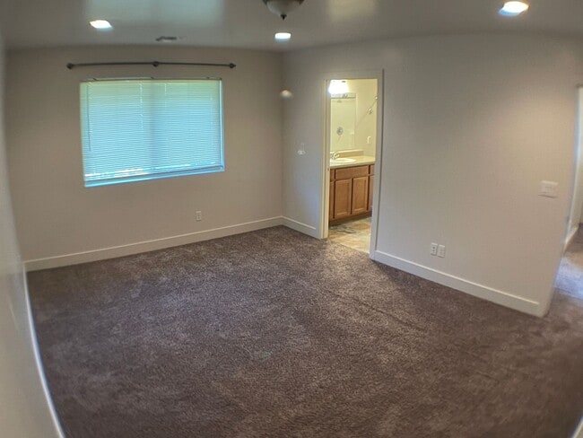 Building Photo - Spacious 3-Bedroom Home in Serene Mountain...